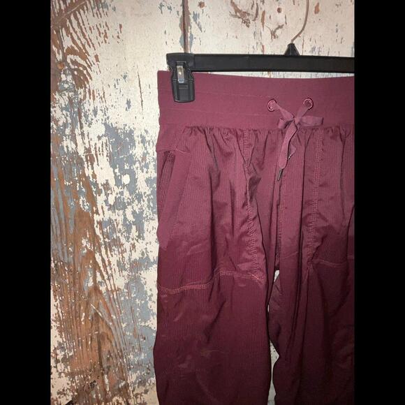 Lululemon women’s joggers pants size 12 - Picture 3 of 9
